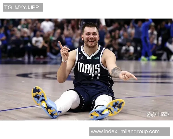 东契奇体重反弹双下巴现身腰腹部游泳圈引发关注 东契奇体重反弹双下巴现身腰腹部游泳圈引发关注