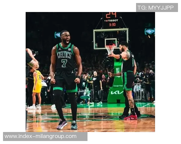 杰伦布朗第三节火力全开8投4中并罚球全中狂砍17分助力球队反击 杰伦布朗第三节火力全开8投4中并罚球全中狂砍17分助力球队反击