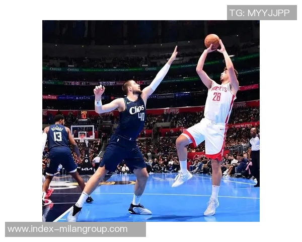 亚当斯解析双塔阵容策略强调防守节奏与进攻对位优势的重要性