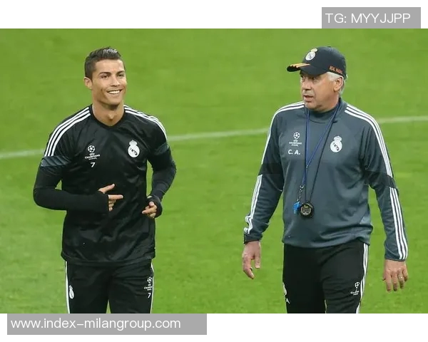 昔日队友重聚回忆C罗与卡雷拉斯内马尔与埃基蒂克梅西与西蒙斯的传奇故事