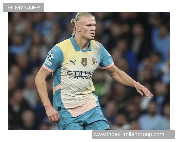 曼城球星哈兰德与女友巴黎度假晒幸福照享受短暂假期